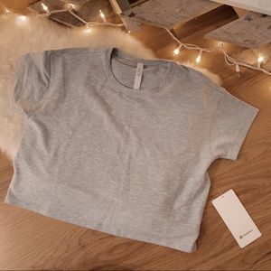 Cropped Lululemon tee